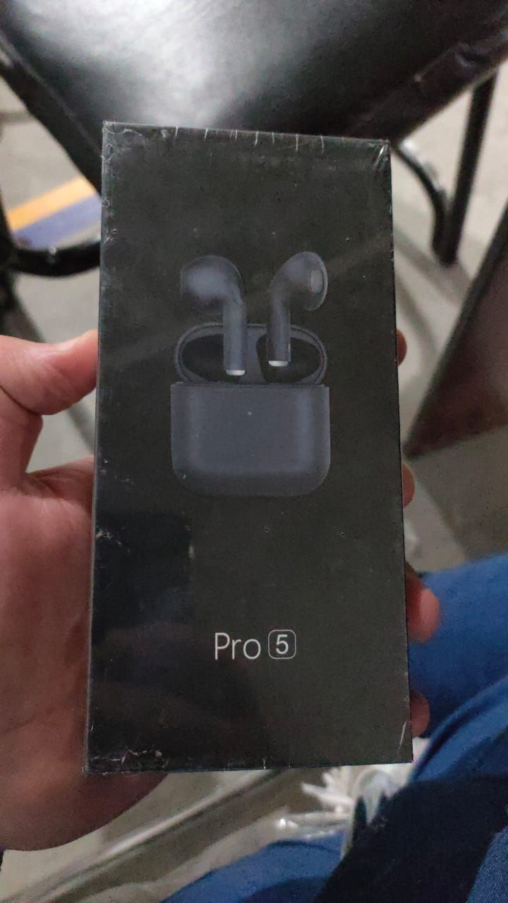 ايربودز برو 5 أسود